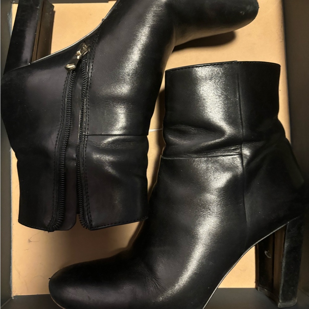Ann Taylor Tallulah Leather Bootie Black size 7